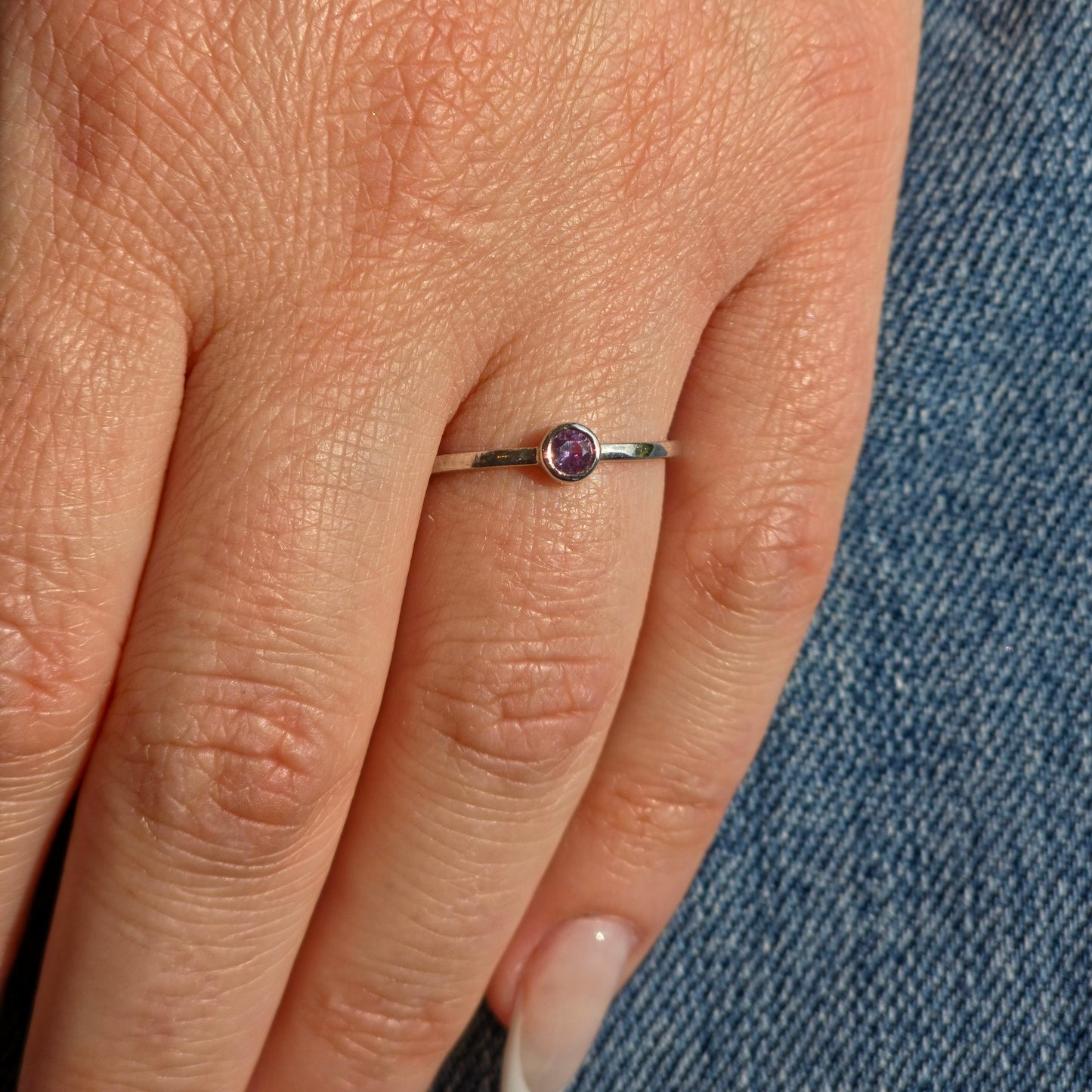 Forma Mini Solitaire Ring – Purple Sapphire