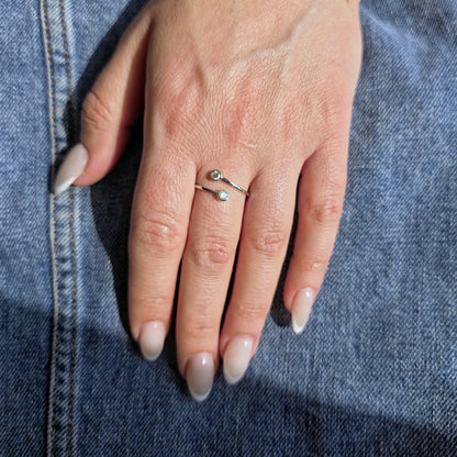 Forma Bypass Ring – White Diamond