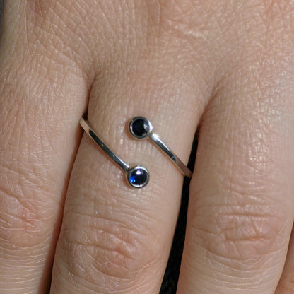 Forma Bypass Ring – Colombian Green Emerald
