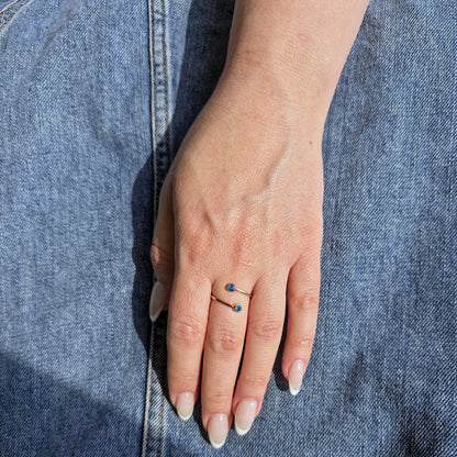 Forma Bypass Ring – Vivid Pink Sapphire
