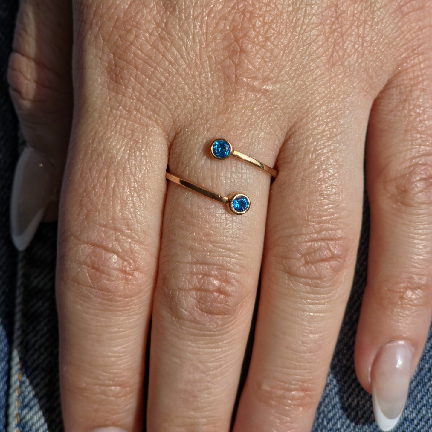 Forma Bypass Ring – Vivid Pink Sapphire