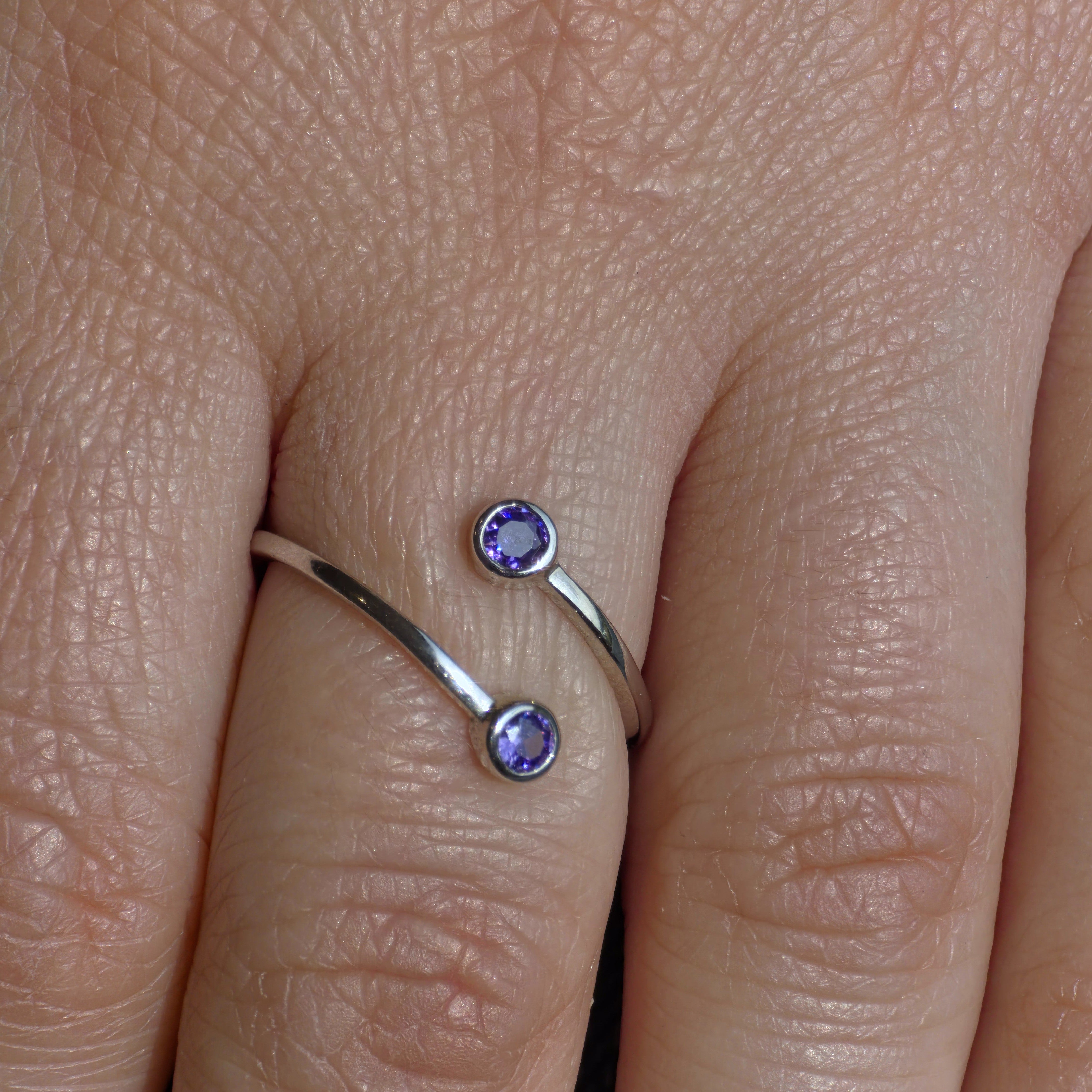 Forma Bypass Ring – Purple Sapphire
