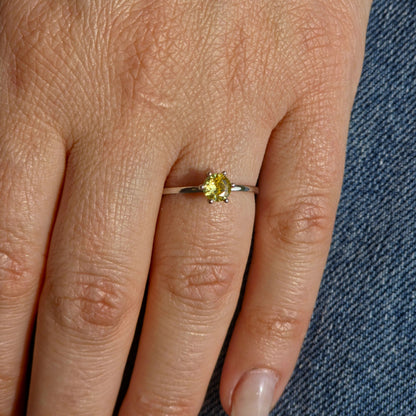 Juno Solitaire Ring – Yellow Sapphire