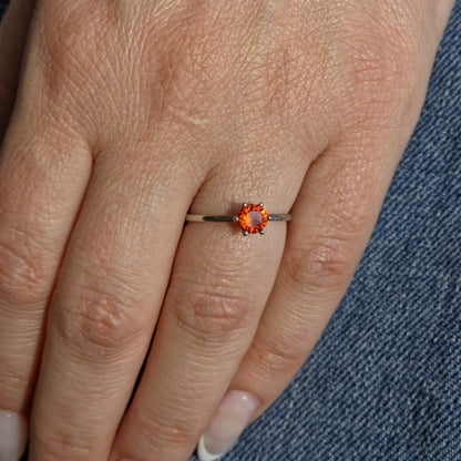 Juno Solitaire Ring – Orange Padparadscha Sapphire