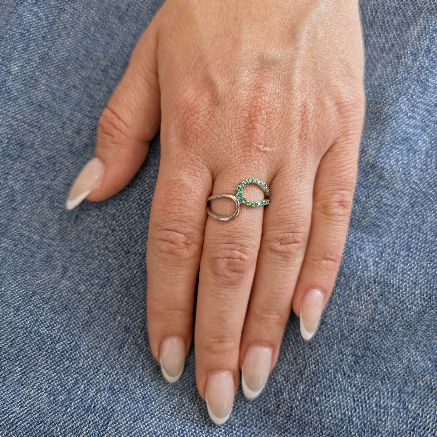 Linea Contour Ring – Zambian Green Emerald