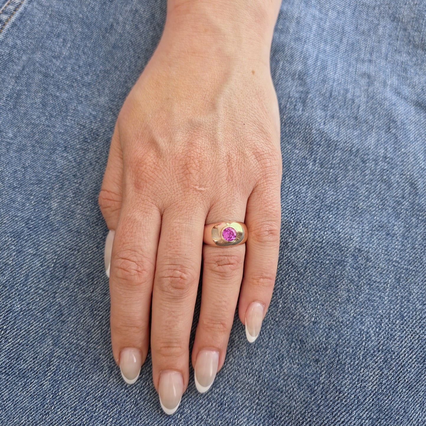 Forma Signet Ring – Orange Padparadscha Sapphire