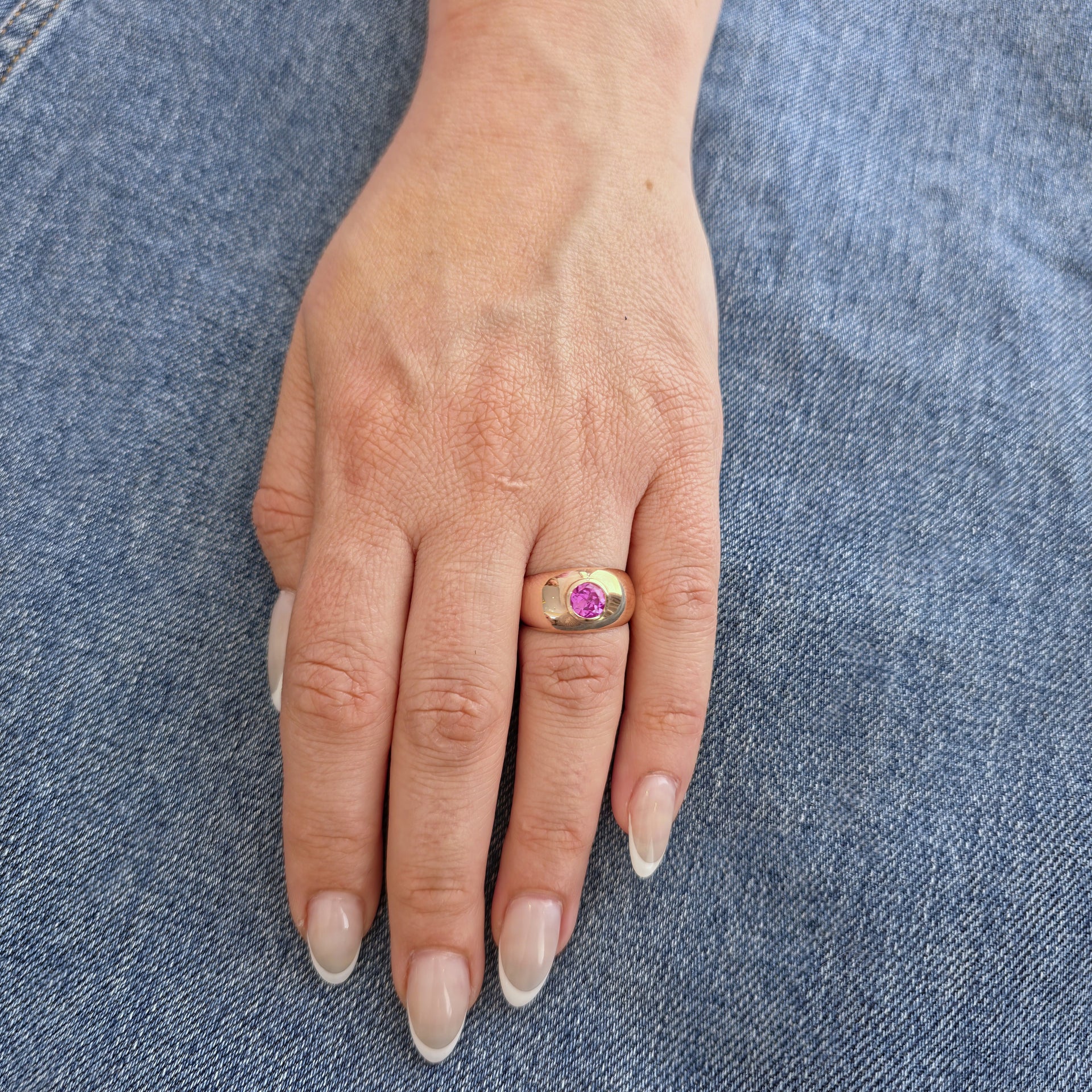 Forma Signet Ring – Orange Padparadscha Sapphire