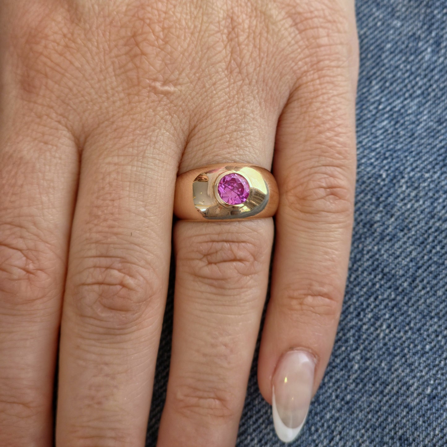 Forma Signet Ring – Orange Padparadscha Sapphire