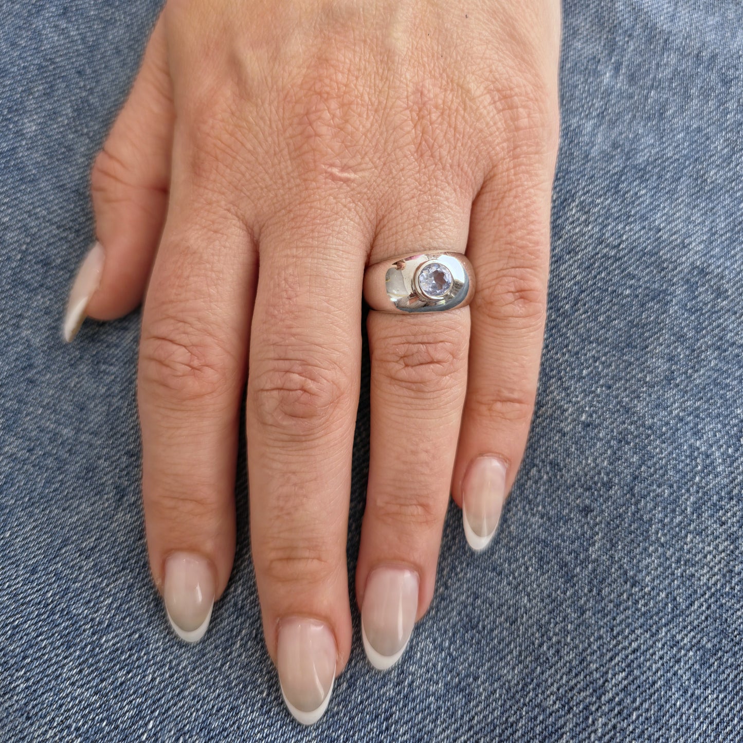 Forma Signet Ring – Light Blue Aquamarine