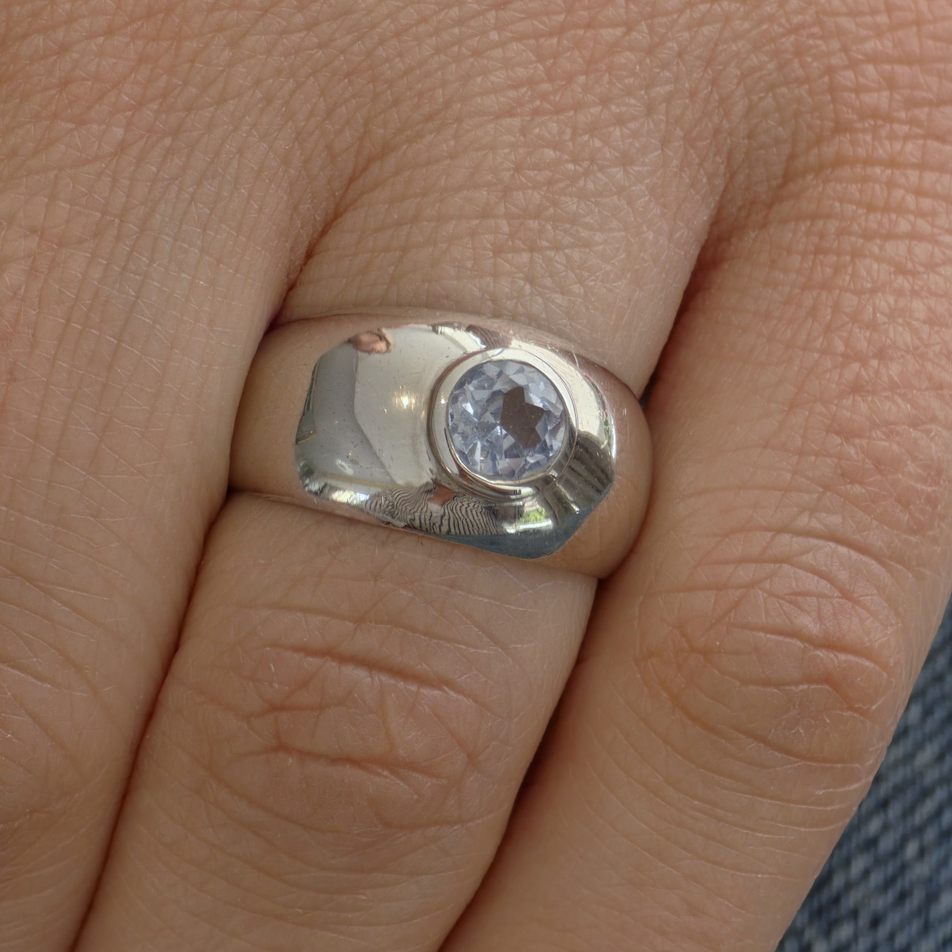Forma Signet Ring – Light Blue Aquamarine