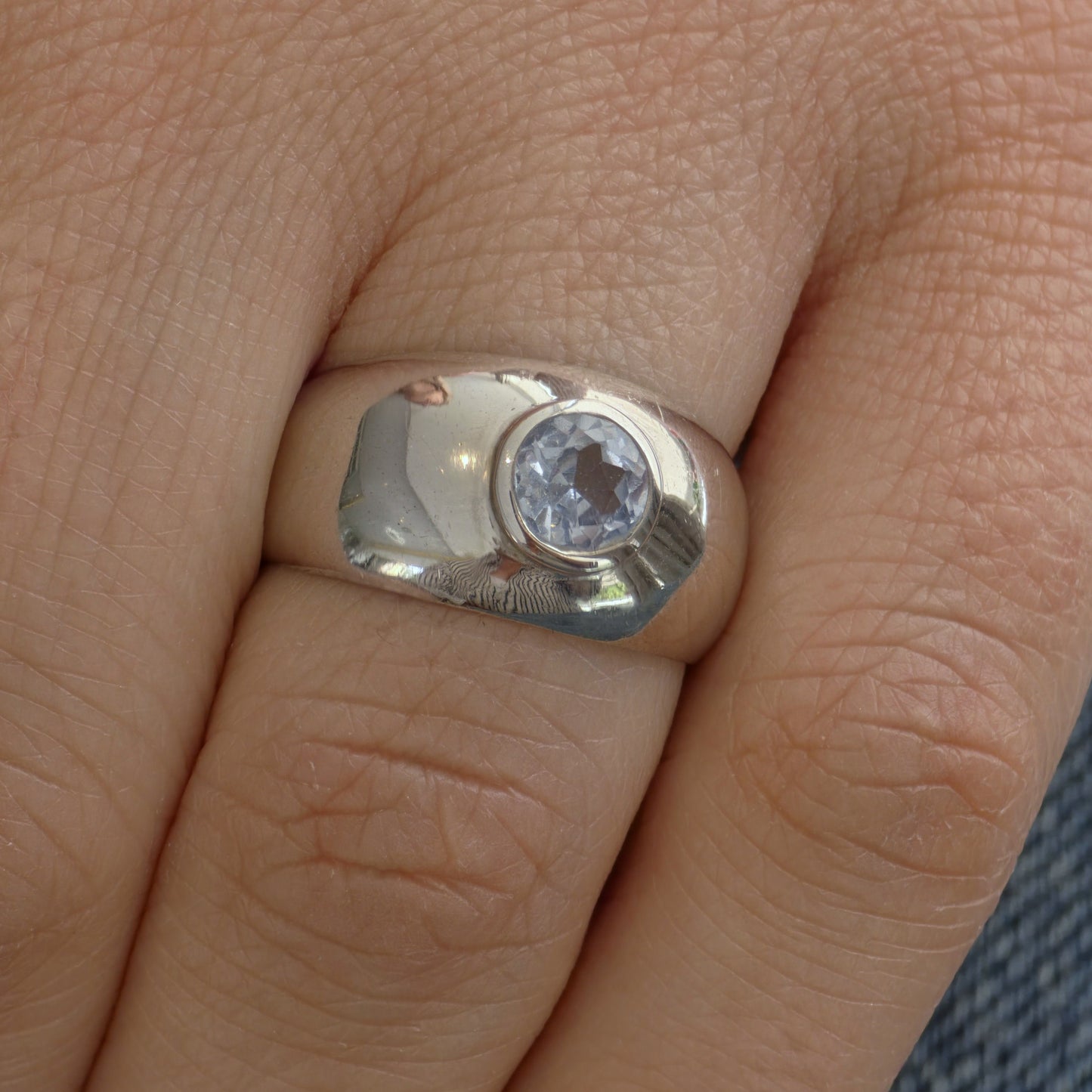 Forma Signet Ring – Light Blue Aquamarine