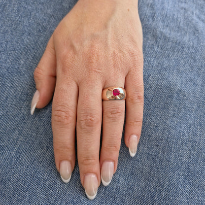 Forma Signet Ring – Red Ruby