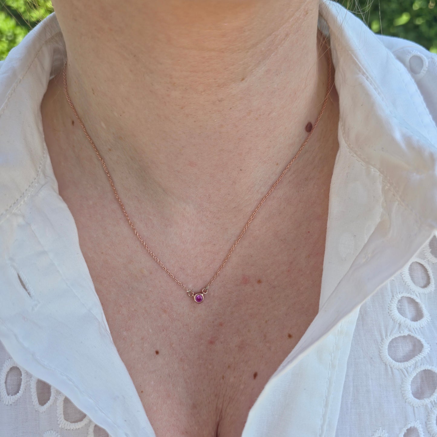 Forma Mini Solitaire Necklace – Light Pink Sapphire