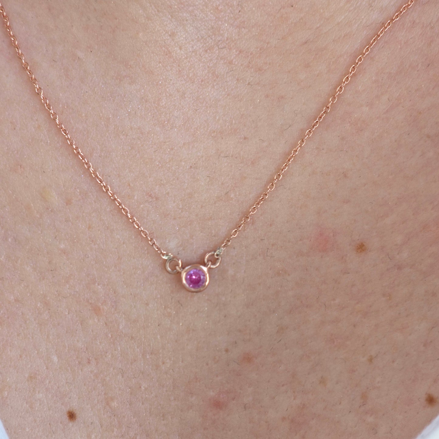 Forma Mini Solitaire Necklace – Light Pink Sapphire