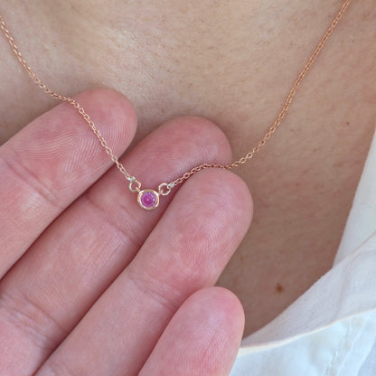 Forma Mini Solitaire Necklace – Light Pink Sapphire