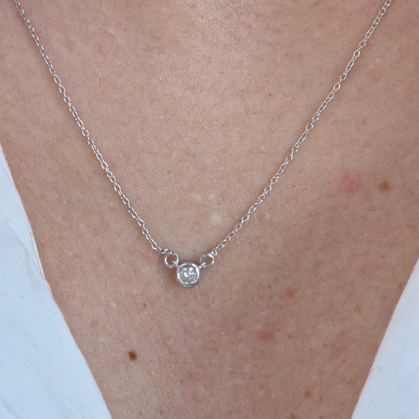 Forma Mini Solitaire Necklace – White Diamond