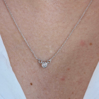 Forma Mini Solitaire Necklace – White Diamond
