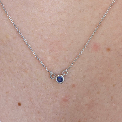 Forma Mini Solitaire Necklace – Blue Sapphire