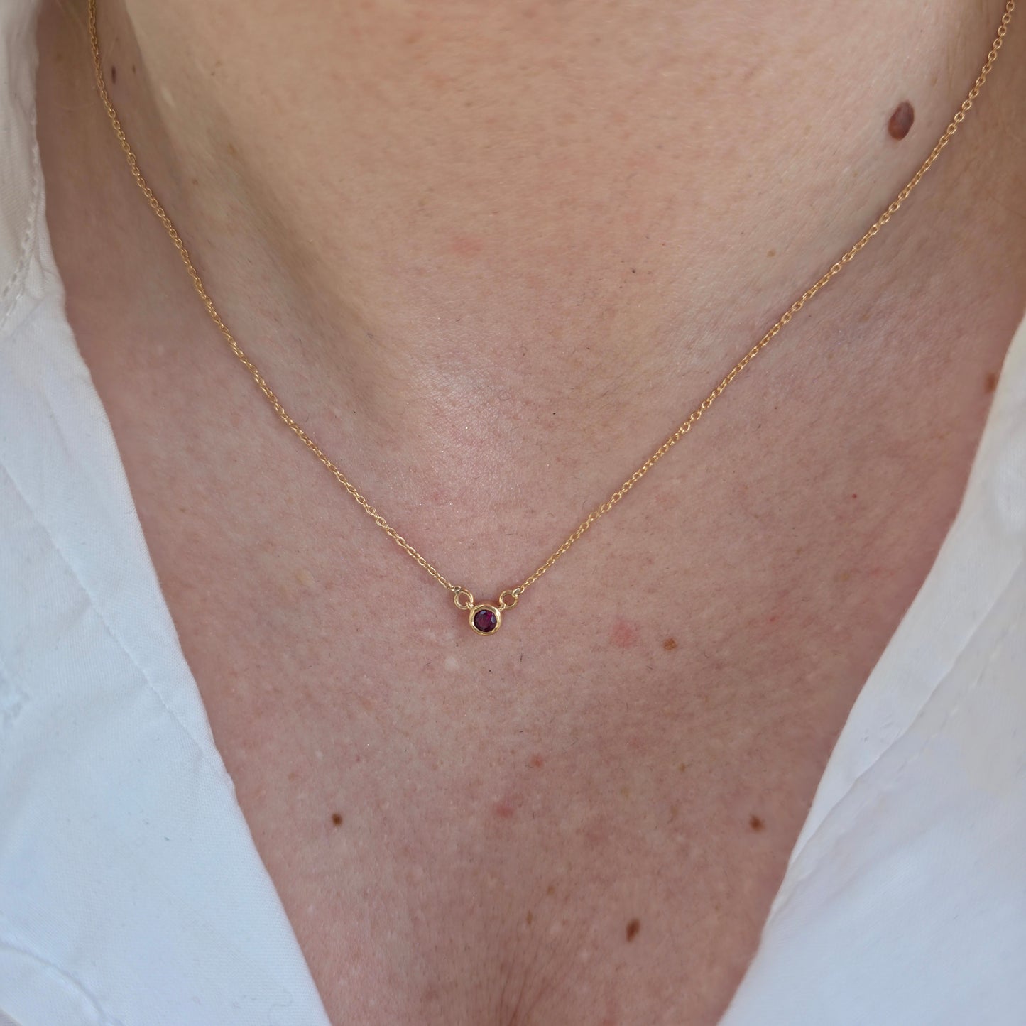 Forma Mini Solitaire Necklace – Deep Red Garnet