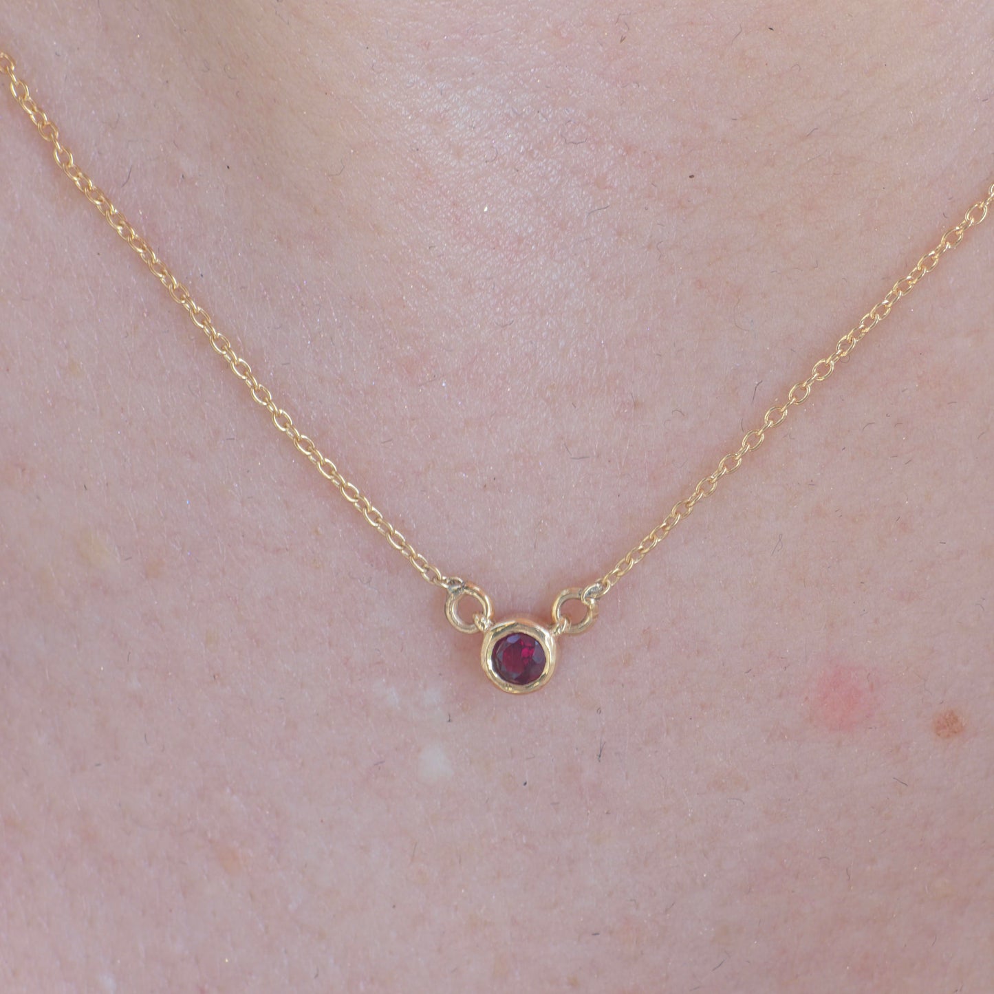Forma Mini Solitaire Necklace – Deep Red Garnet