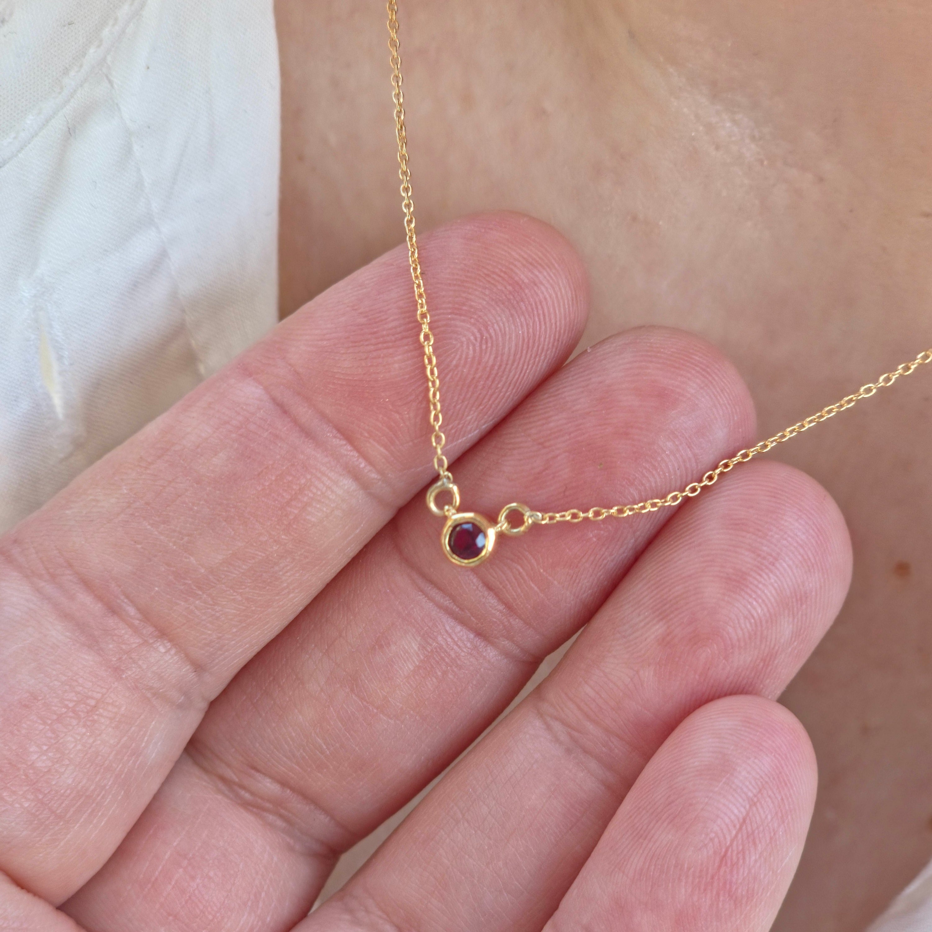 Forma Mini Solitaire Necklace – Deep Red Garnet