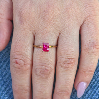 Nexus Solitaire Ring – Vivid Pink Sapphire