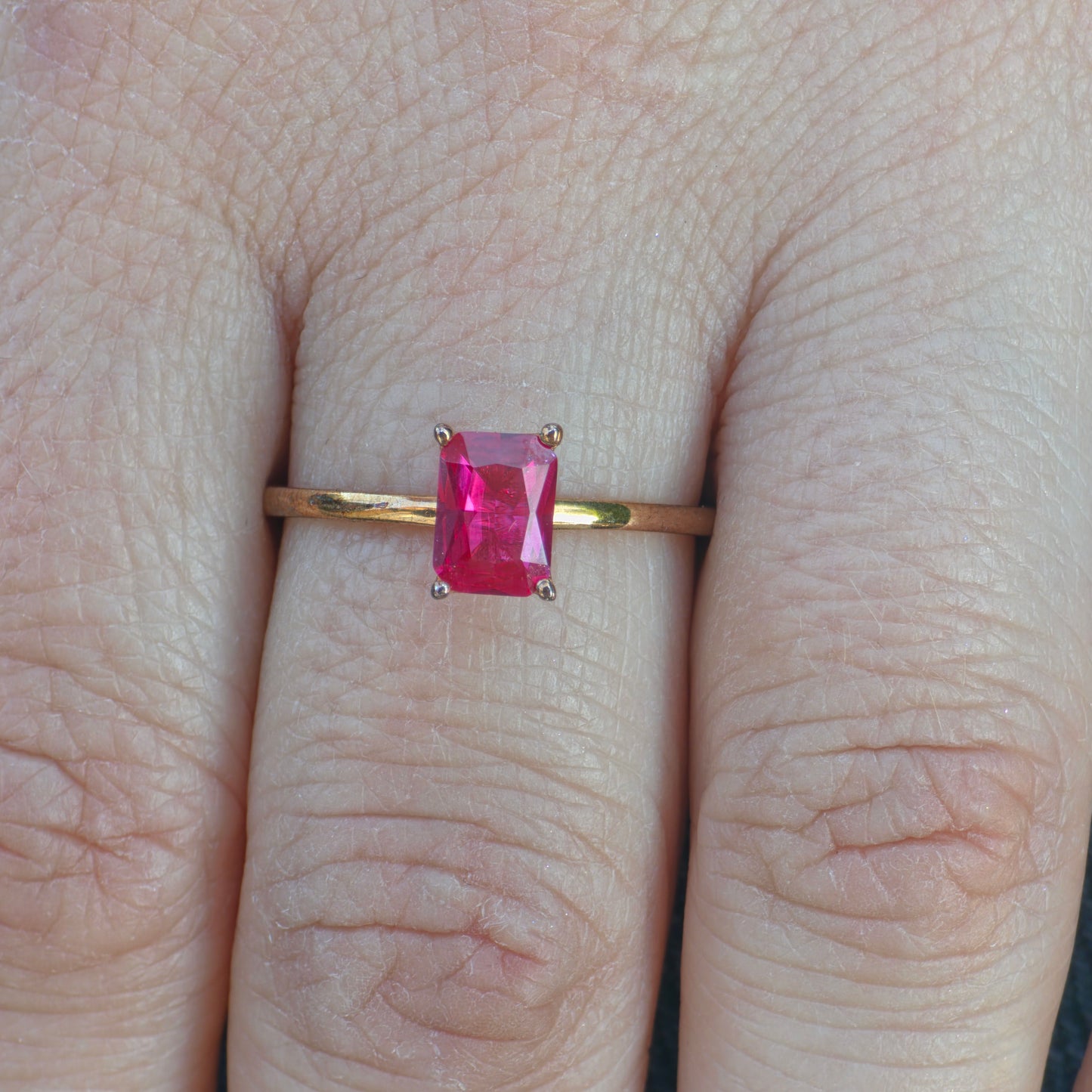 Nexus Solitaire Ring – Vivid Pink Sapphire