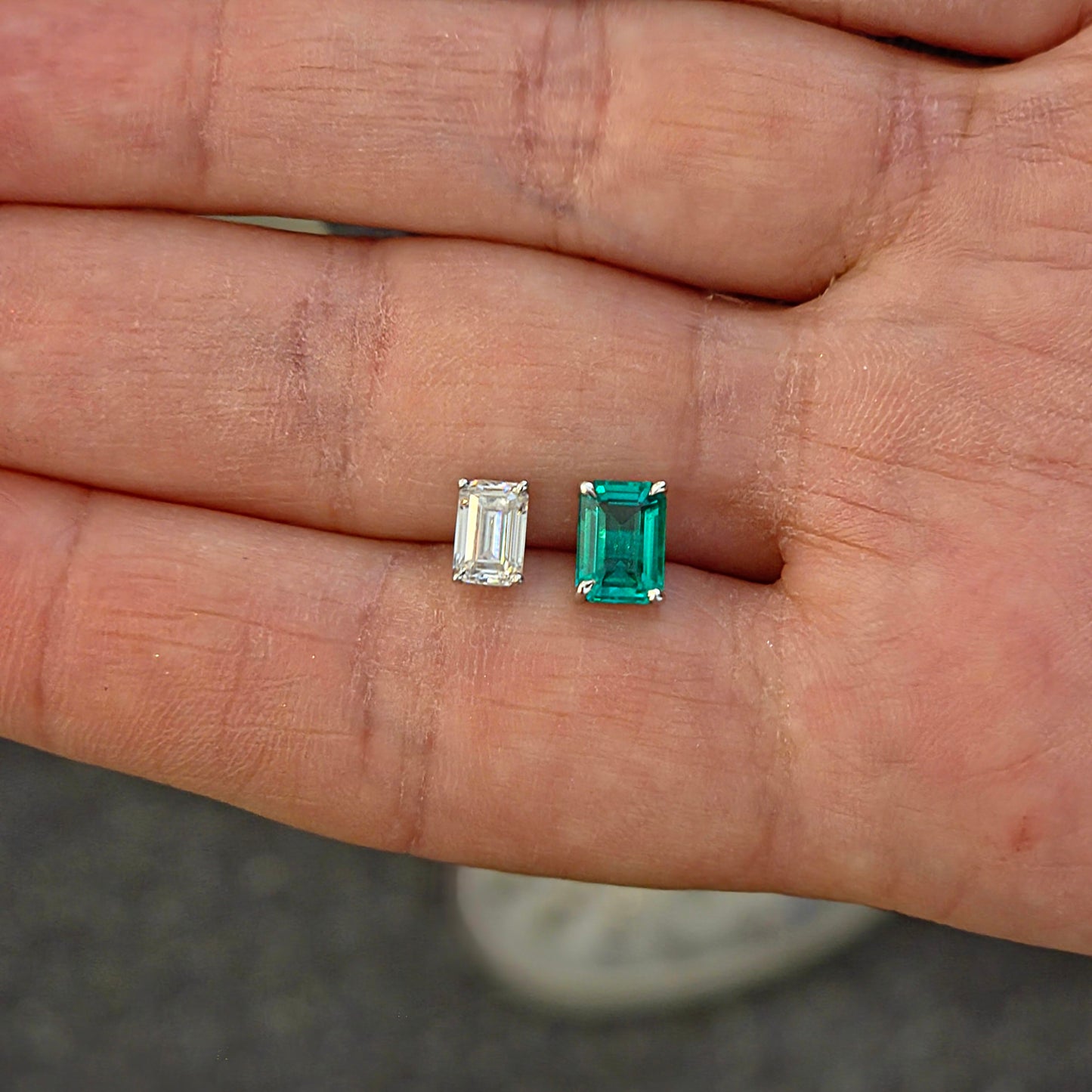 Nexus Grande Stud Earrings – Colombian Green Emerald