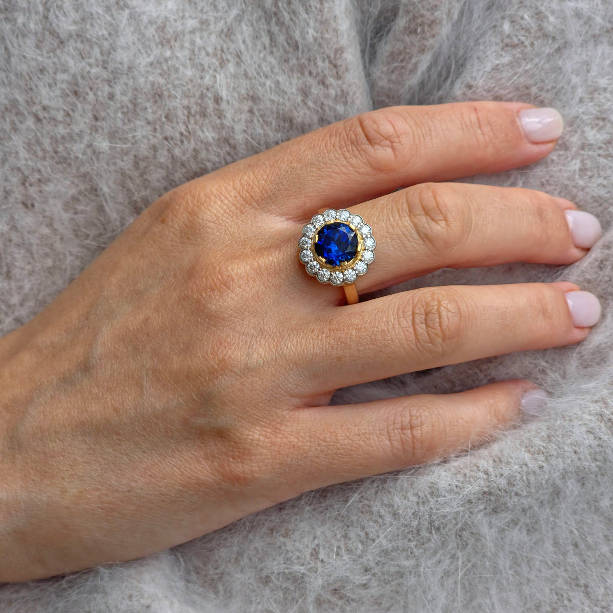 Juno Daisy Ring – Colombian Green Emerald