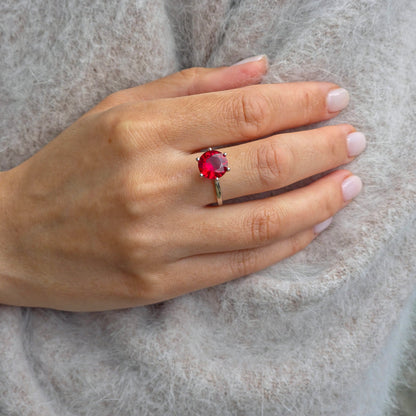 Juno Bold Solitaire Ring – Vivid Pink Sapphire
