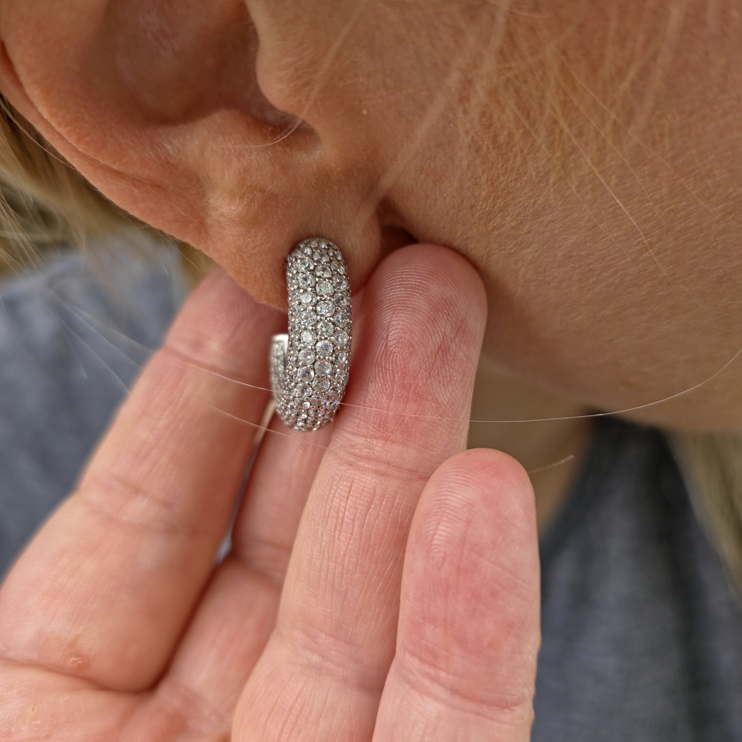 Linea Puffy Hoop Earrings – White Diamond