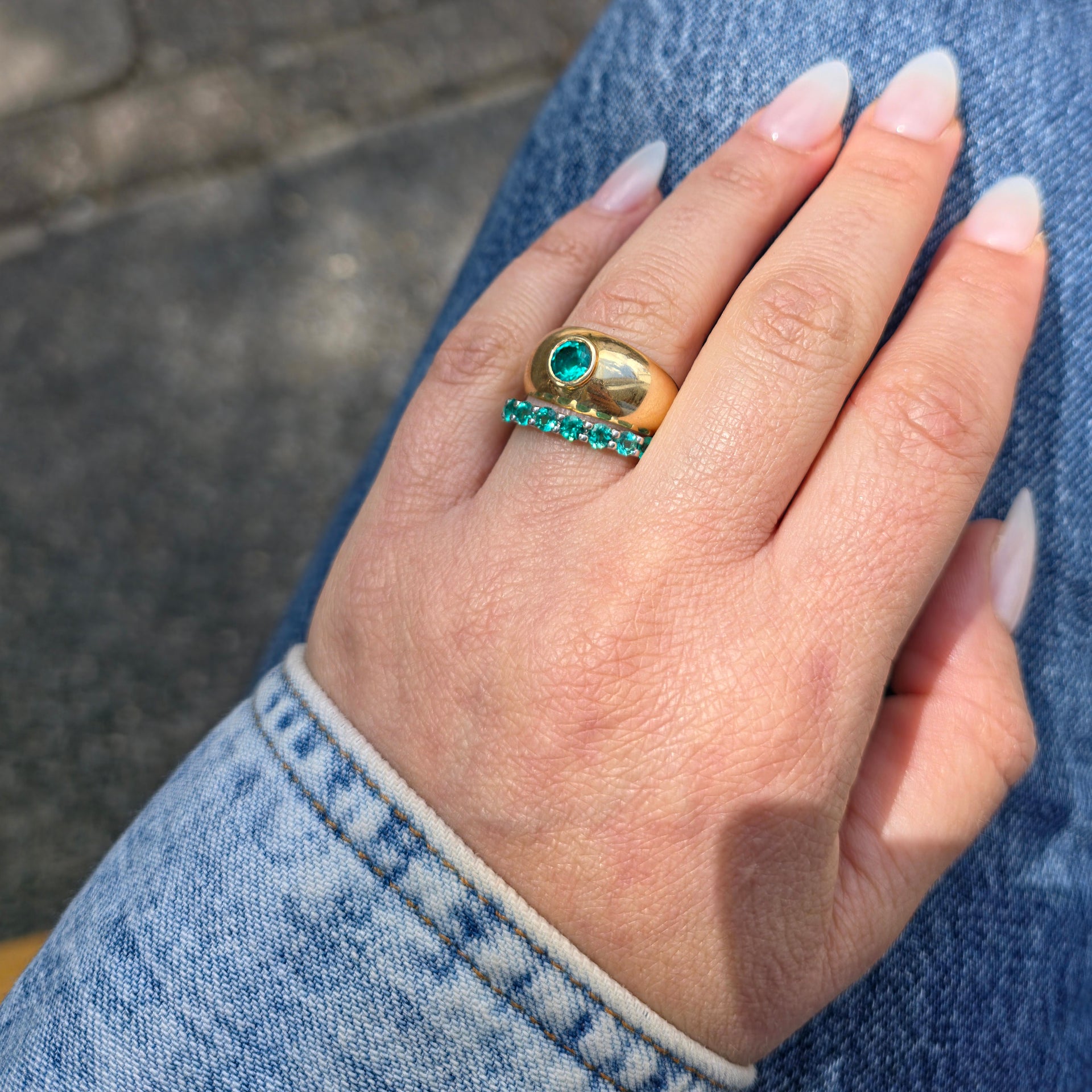 Forma Signet Ring – Blue Sapphire