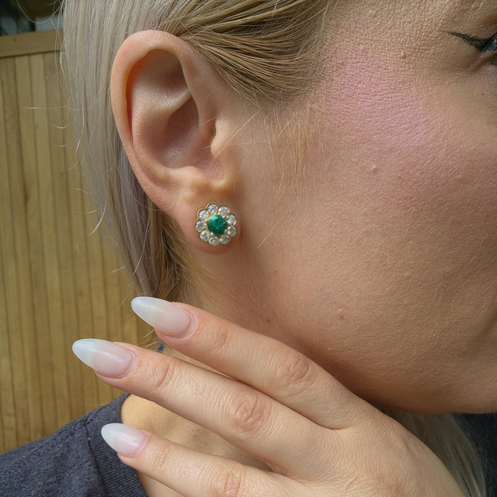 Juno Daisy Stud Earrings – Zambian Green Emerald