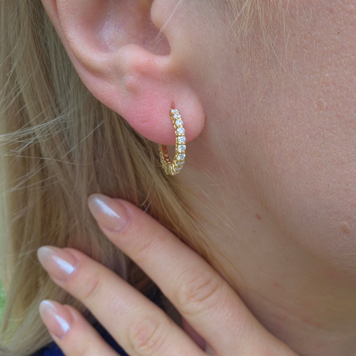 Linea Midi Hoop Earrings – White Diamond