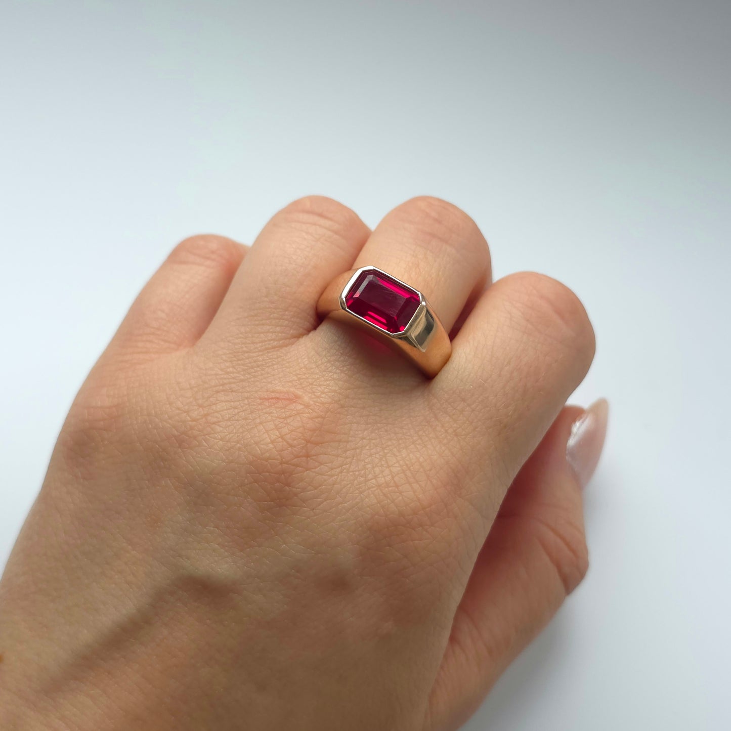 Nexus Signet Ring – Blue Sapphire