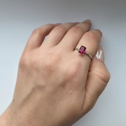 Nexus Solitaire Ring – Deep Red Garnet