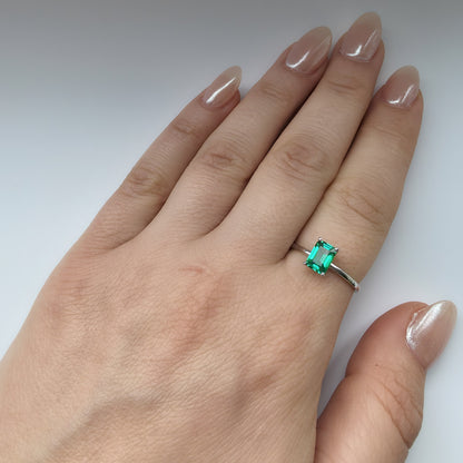 Nexus Solitaire Ring – Colombian Green Emerald