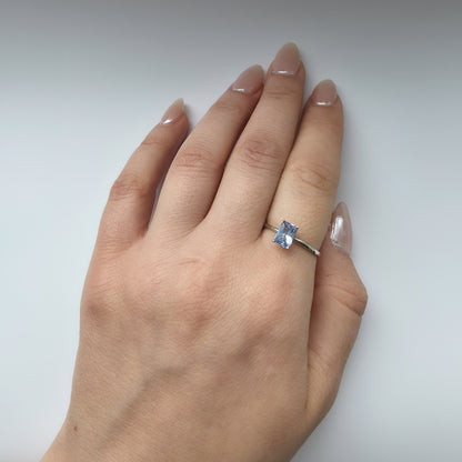 Nexus Solitaire Ring – Light Blue Aquamarine