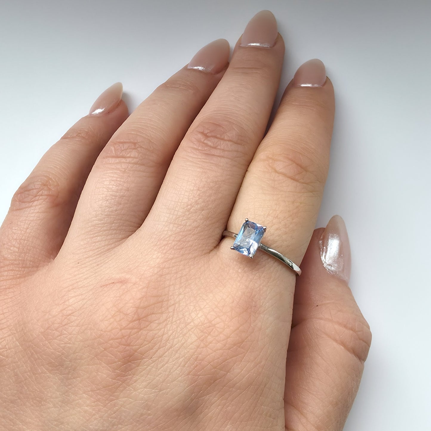 Nexus Solitaire Ring – Light Blue Aquamarine