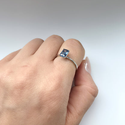 Nexus Solitaire Ring – Teal Blue Spinel