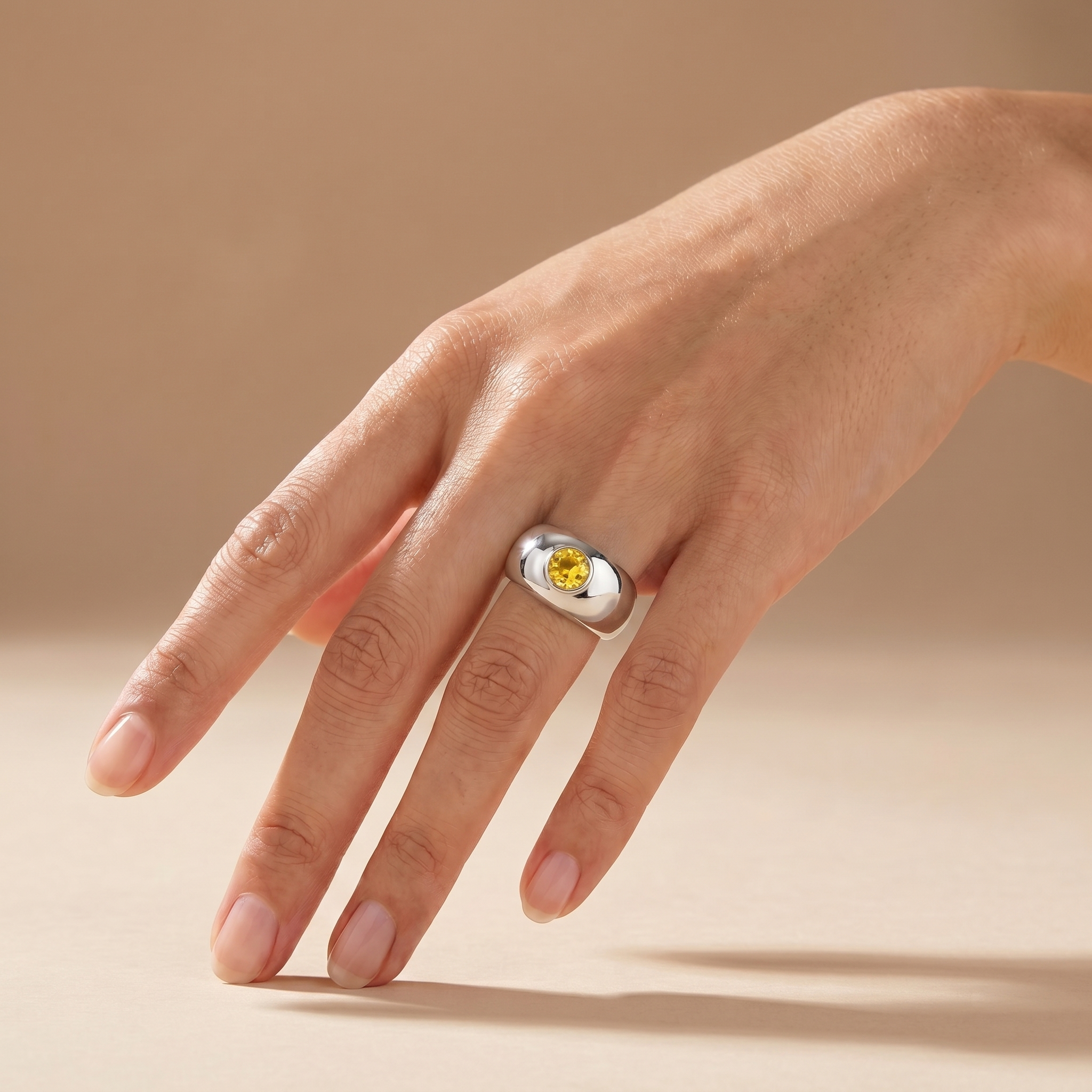 Forma Signet Ring – Yellow Sapphire