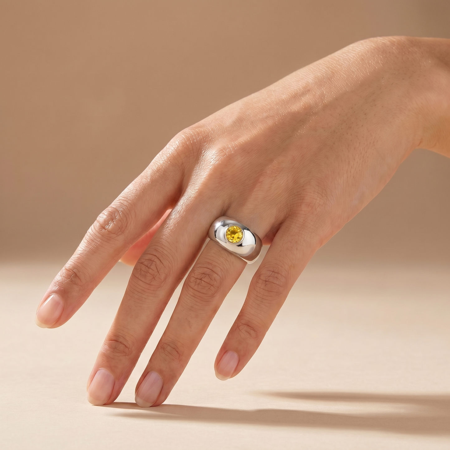 Forma Signet Ring – Yellow Sapphire