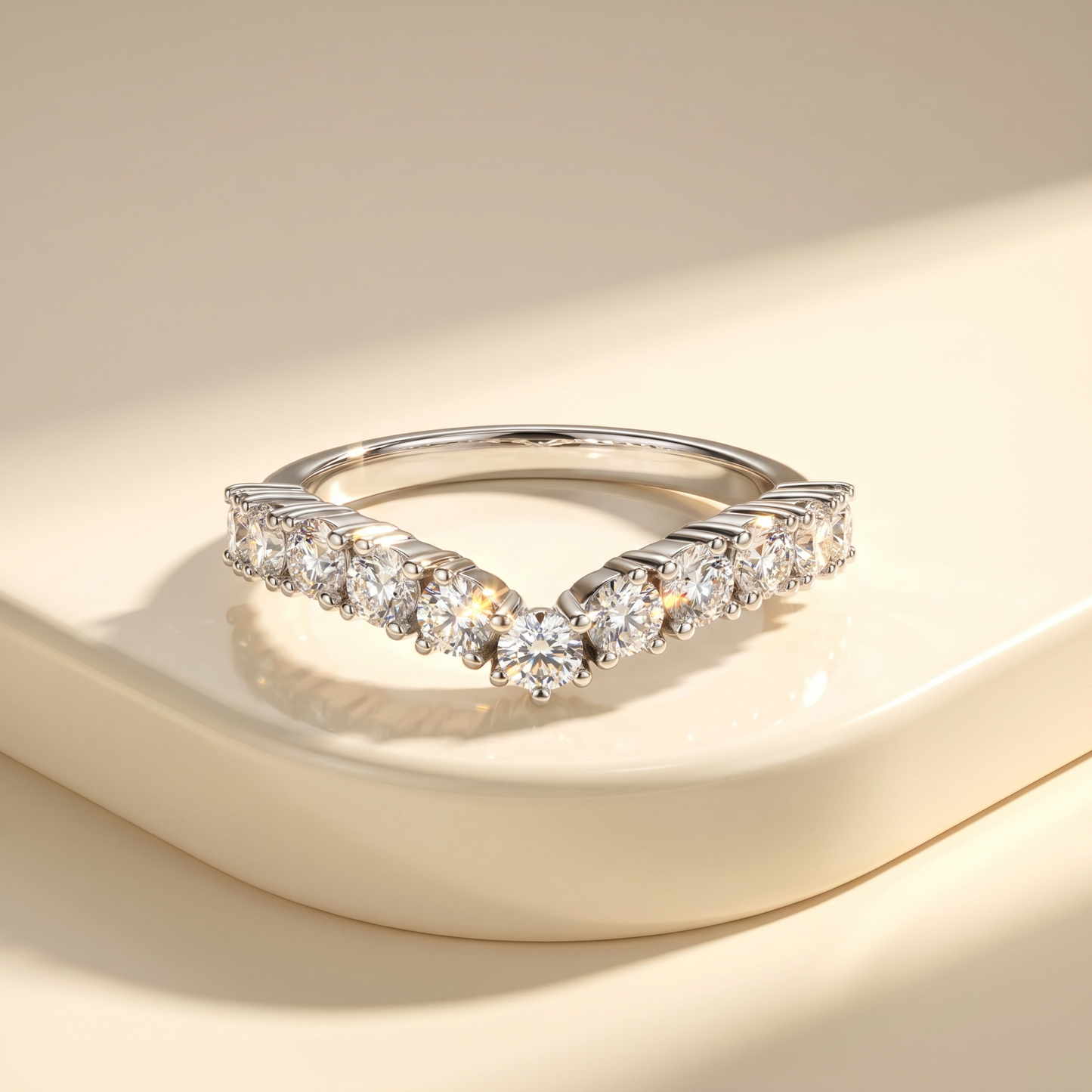 Linea V Demi Grande Ring – White Diamond