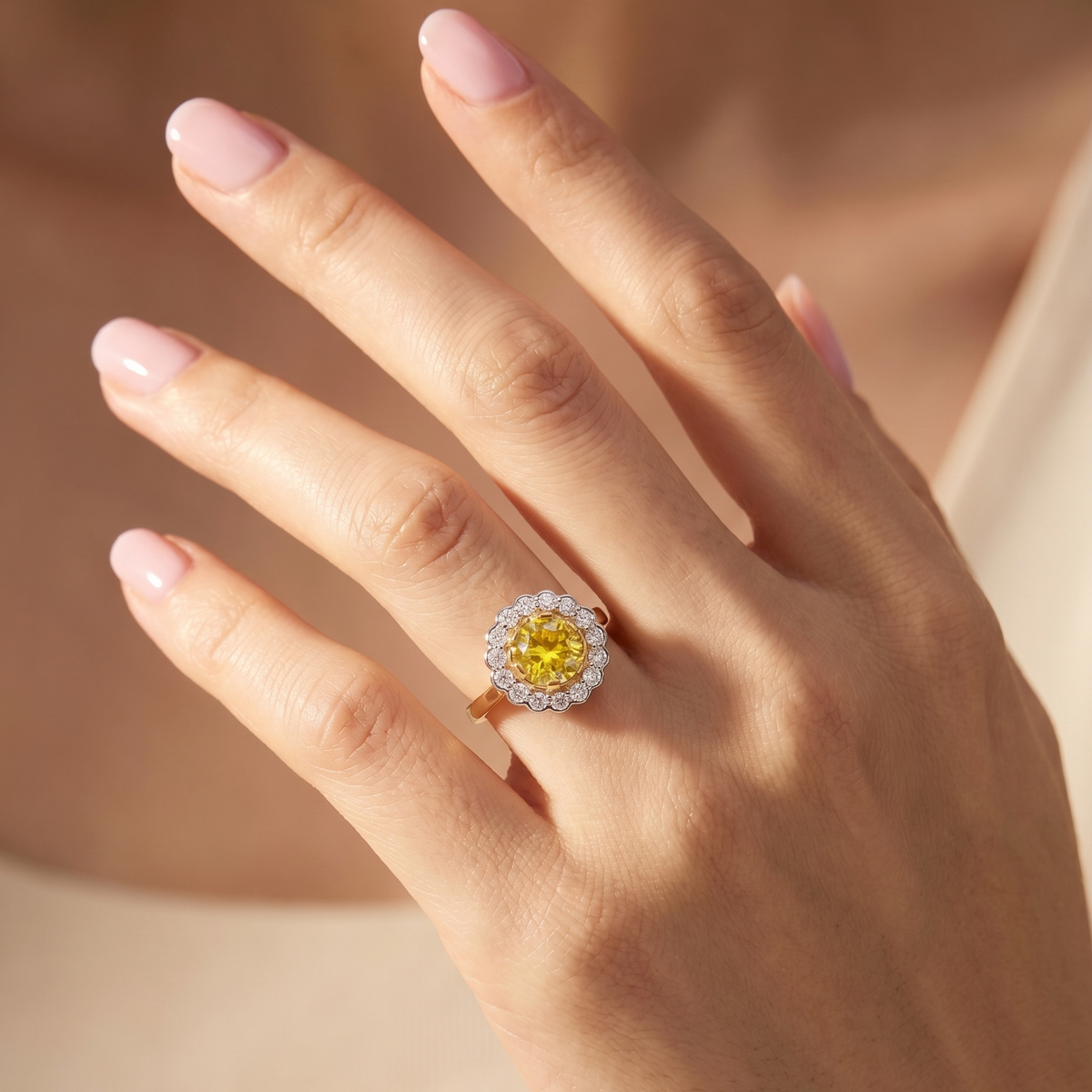 Juno Daisy Ring – Yellow Sapphire