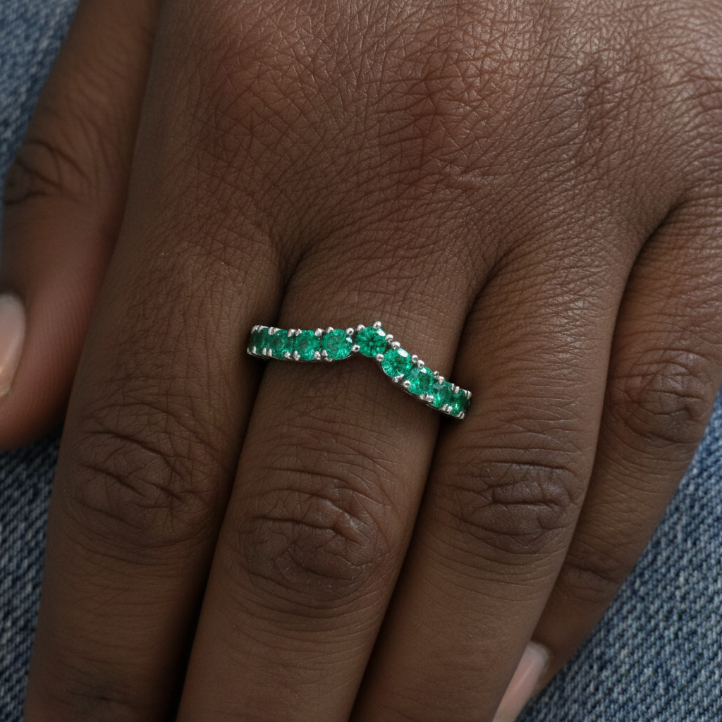 Linea V Demi Grande Ring – Colombian Green Emerald