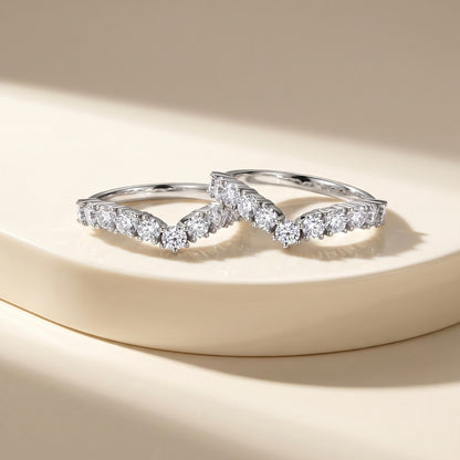 Linea V Demi Grande Ring – White Diamond