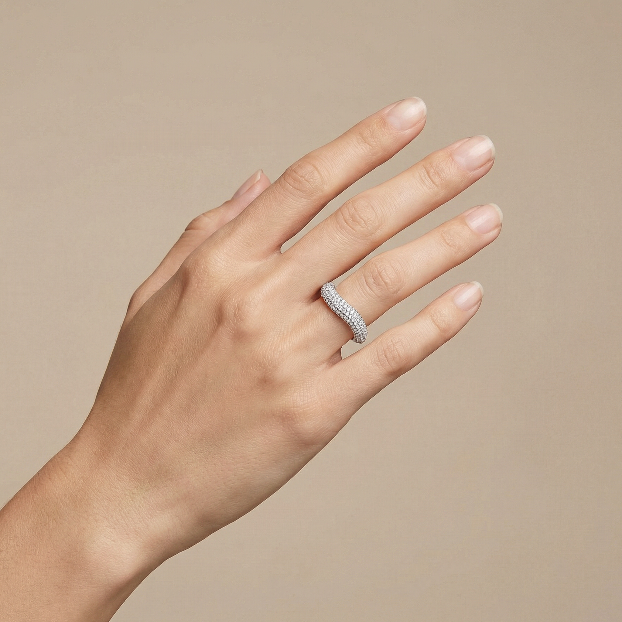 Linea Wave Ring – White Diamond