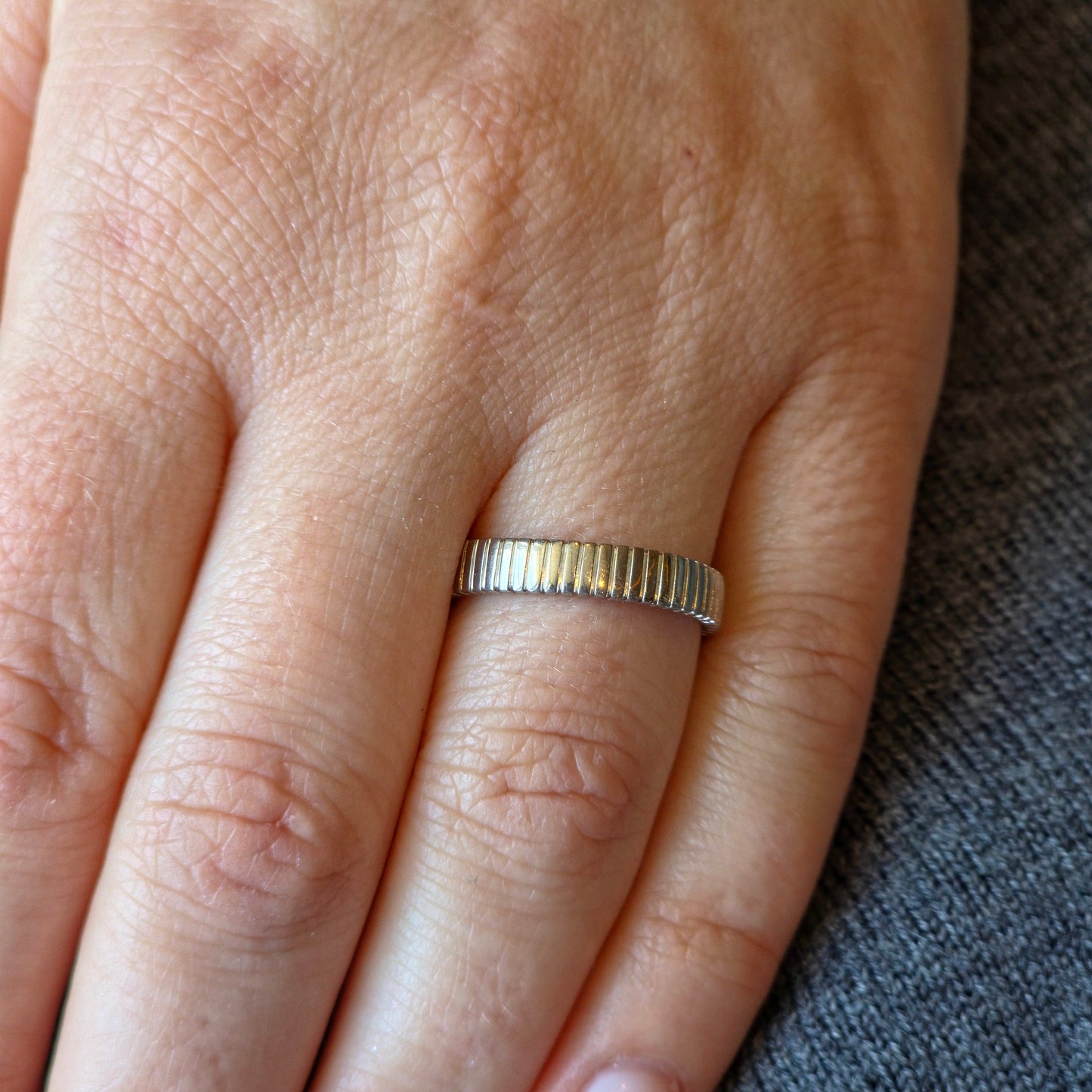 Ridge Midi Ring