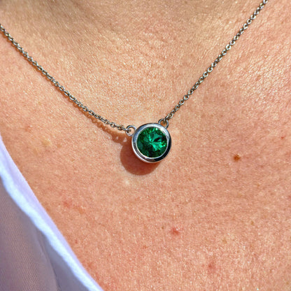 Forma Maxi Solitaire Necklace – Zambian Green Emerald