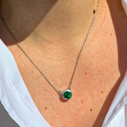 Forma Maxi Solitaire Necklace – Zambian Green Emerald
